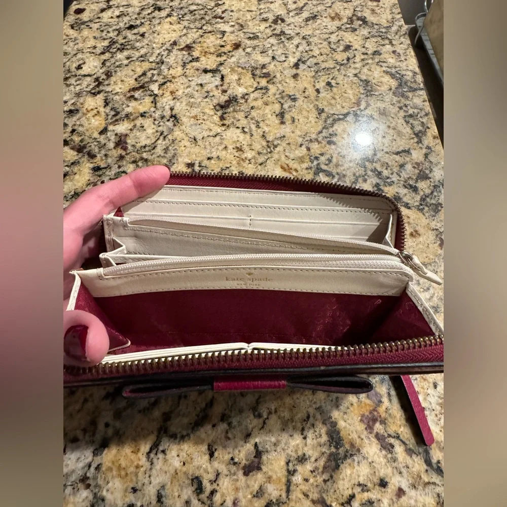 Kate Spade Bow Zip Wallet